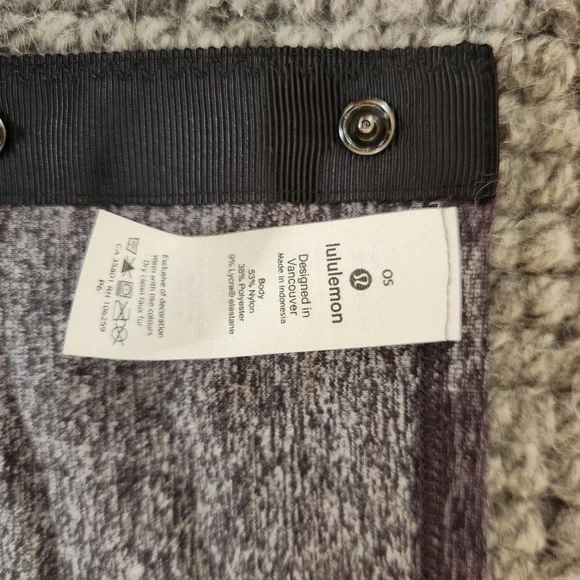 lululemon athletica Charcoal Camouflage Vinyasa Wrap - Picture 5 of 13